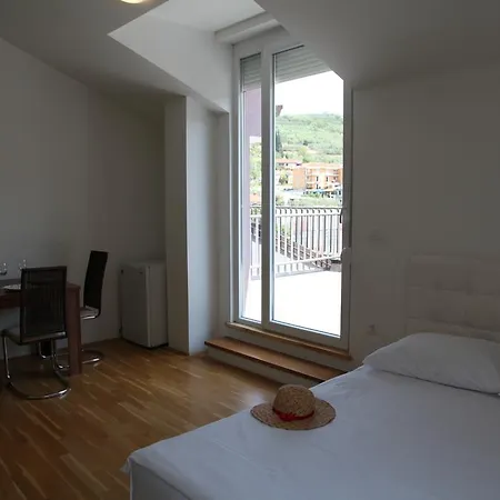 Nočitev z zajtrkom Apartments Silver Shell