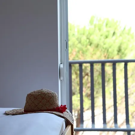 Apartments Silver Shell Bed & Breakfast 2*