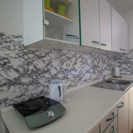 Nočitev z zajtrkom Apartments Silver Shell