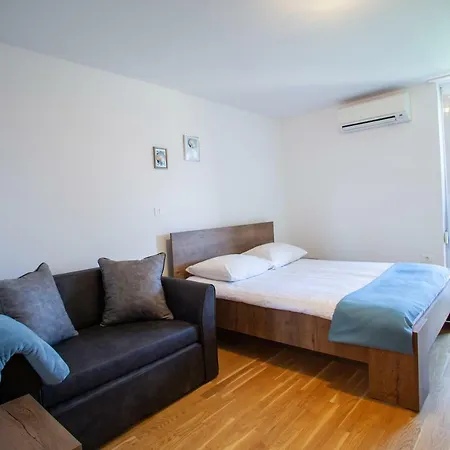 Apartments Silver Shell Nočitev z zajtrkom 2*