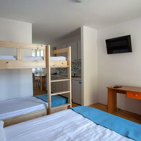 Nočitev z zajtrkom Apartments Silver Shell