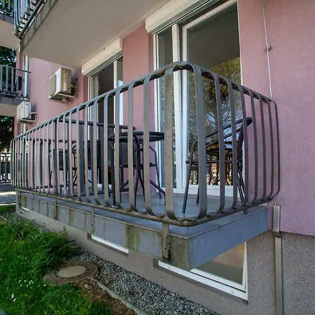 Apartments Silver Shell Nočitev z zajtrkom 2*