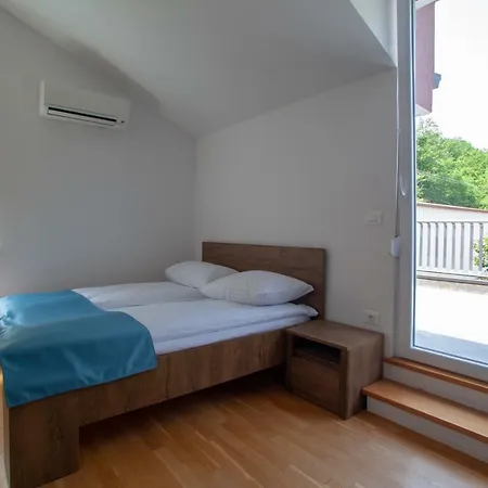 Apartments Silver Shell Nočitev z zajtrkom 2*