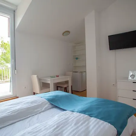 Apartments Silver Shell Nočitev z zajtrkom 2*