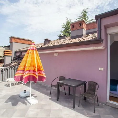 Nočitev z zajtrkom Apartments Silver Shell 2*
